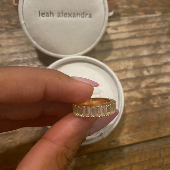 Leah Alexandra - Picture 2 of 6